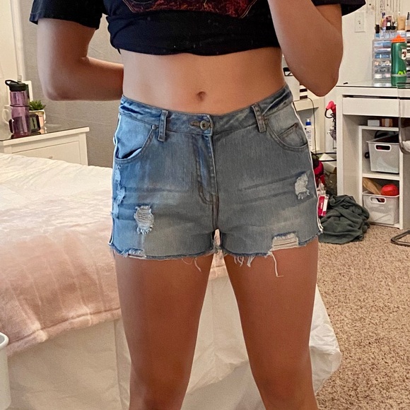 Distressed Star Jean Shorts - Picture 2 of 9